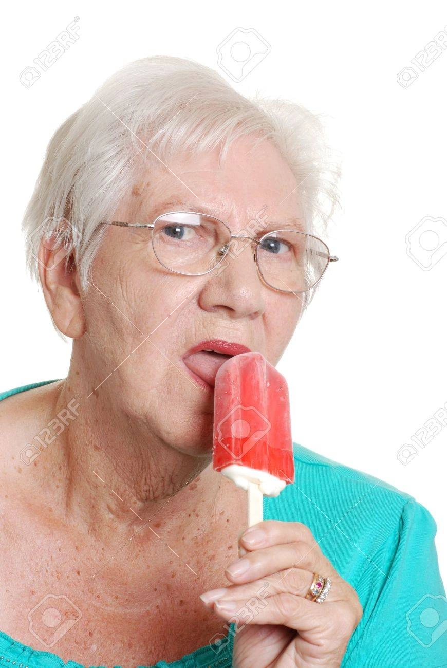 popsicle_granny emote