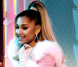 ariana_kiss emote