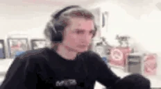xqcWideSlam emote
