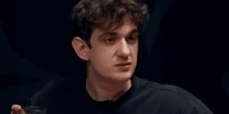 dovolen emote