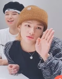 hwang_hyunjinno emote