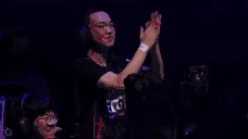 kangkangKiss emote