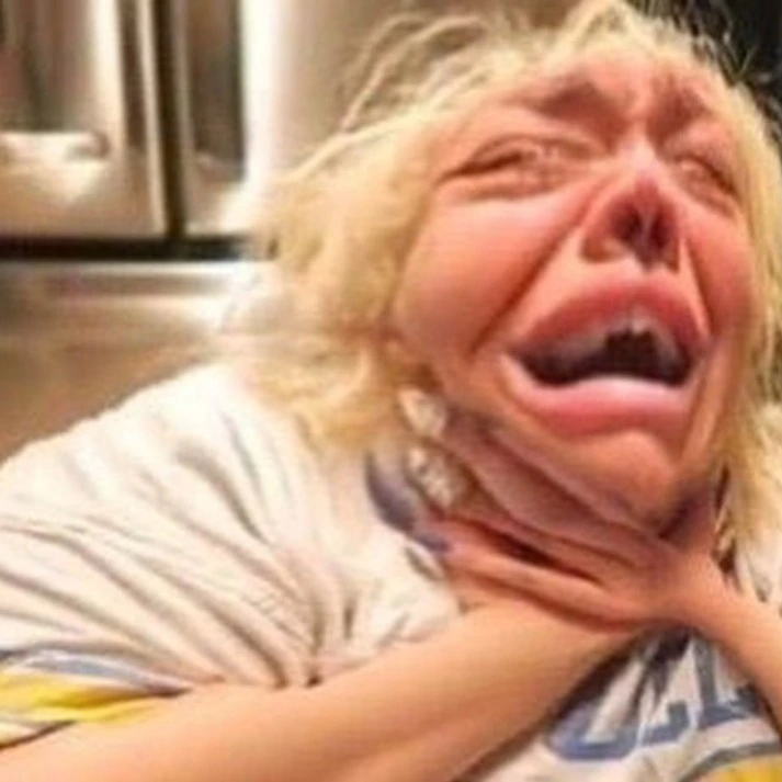trisha_paytas_crying emote