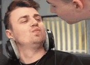 Kissahomie emote