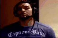 DieApo_R_E_D_BurgisMitDoubleBeefUndTrippleCheeseAufGanzGefaehrli emote